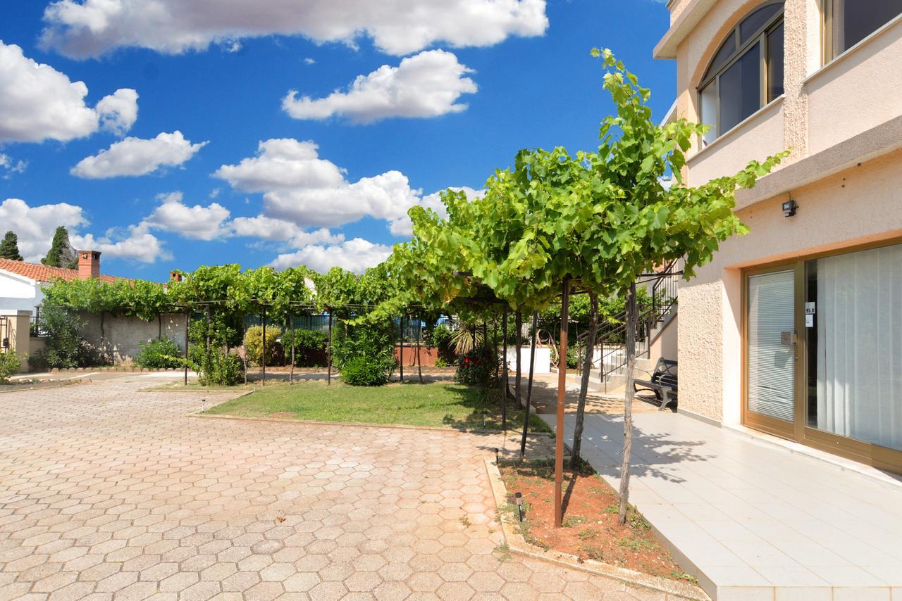 Apartments Gracijano 1724 Ližnjan Esterno foto