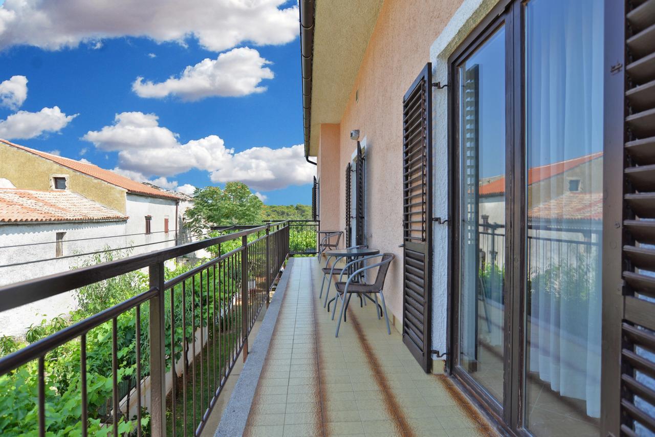 Apartments Gracijano 1724 Ližnjan Esterno foto