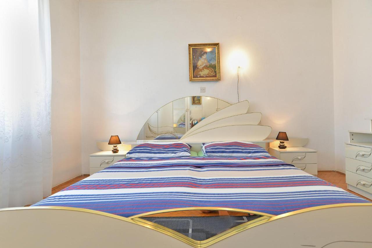 Apartments Gracijano 1724 Ližnjan Esterno foto